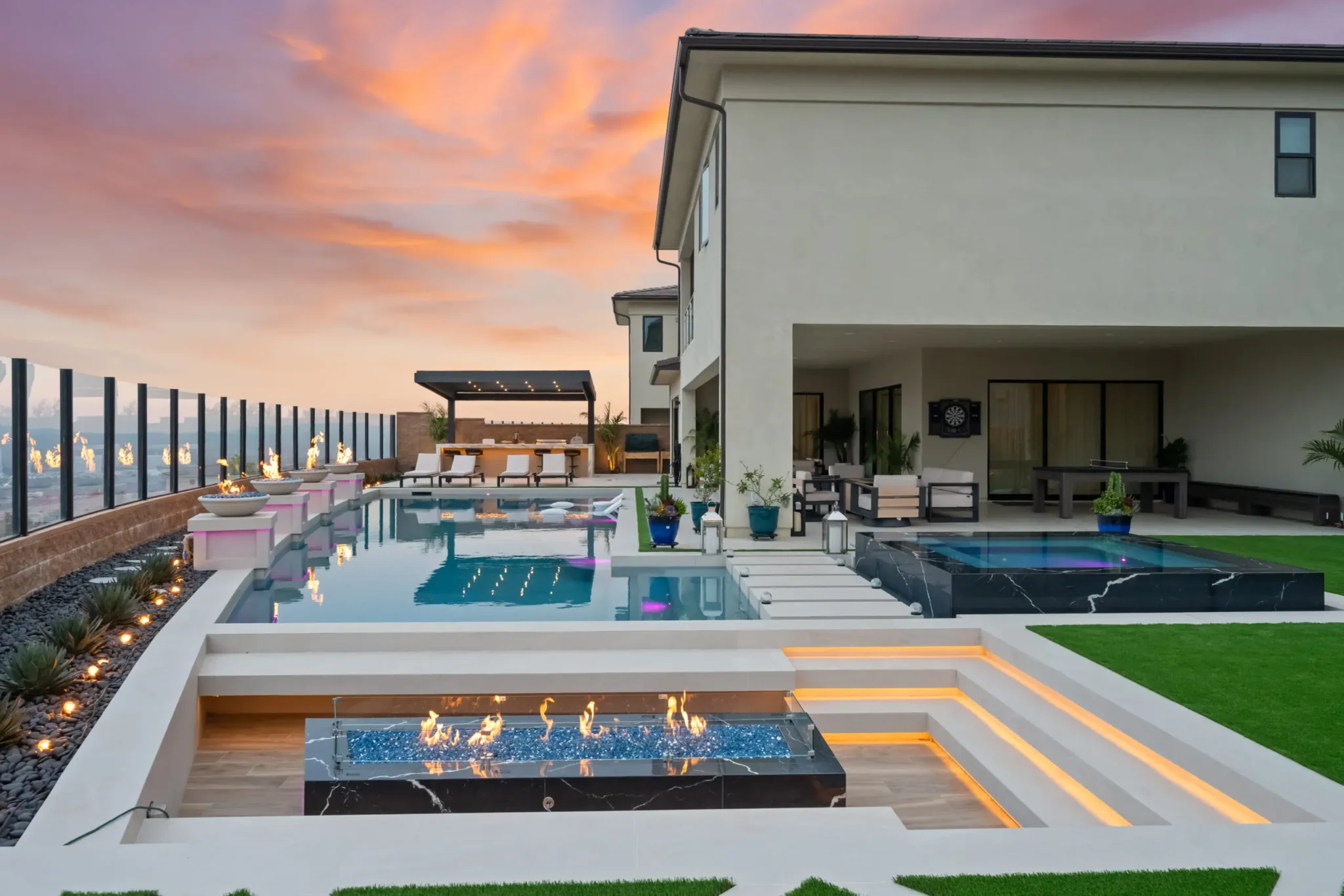 Luxury pool builders in Orange County creating custom high-end residential swimming pool