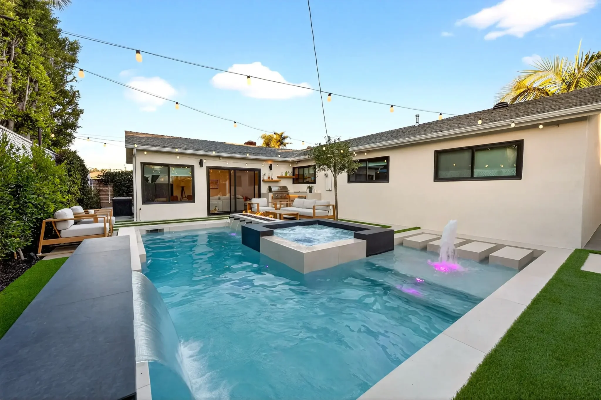 luxury pool contractor