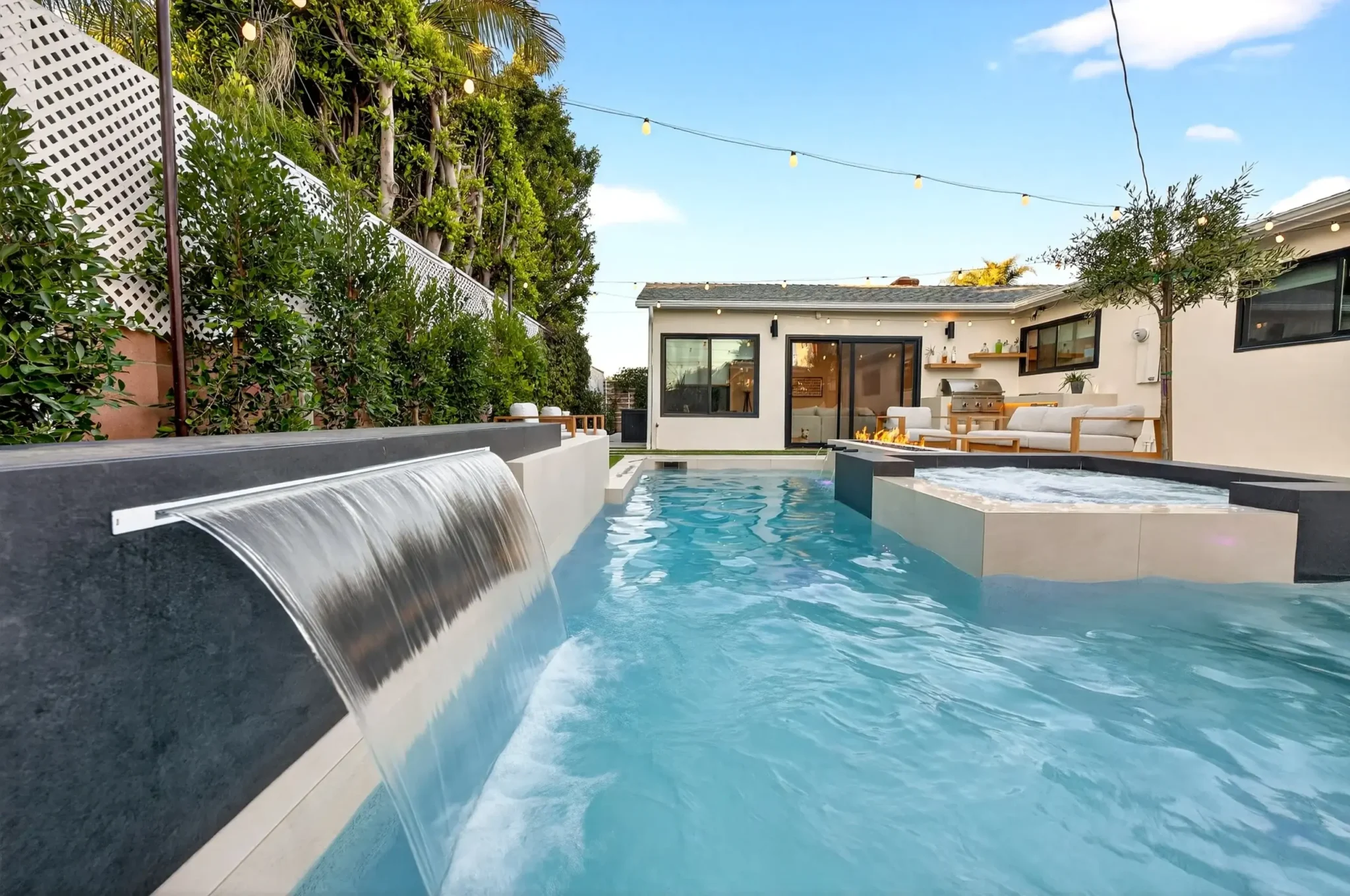 luxury pool contractor los angeles
